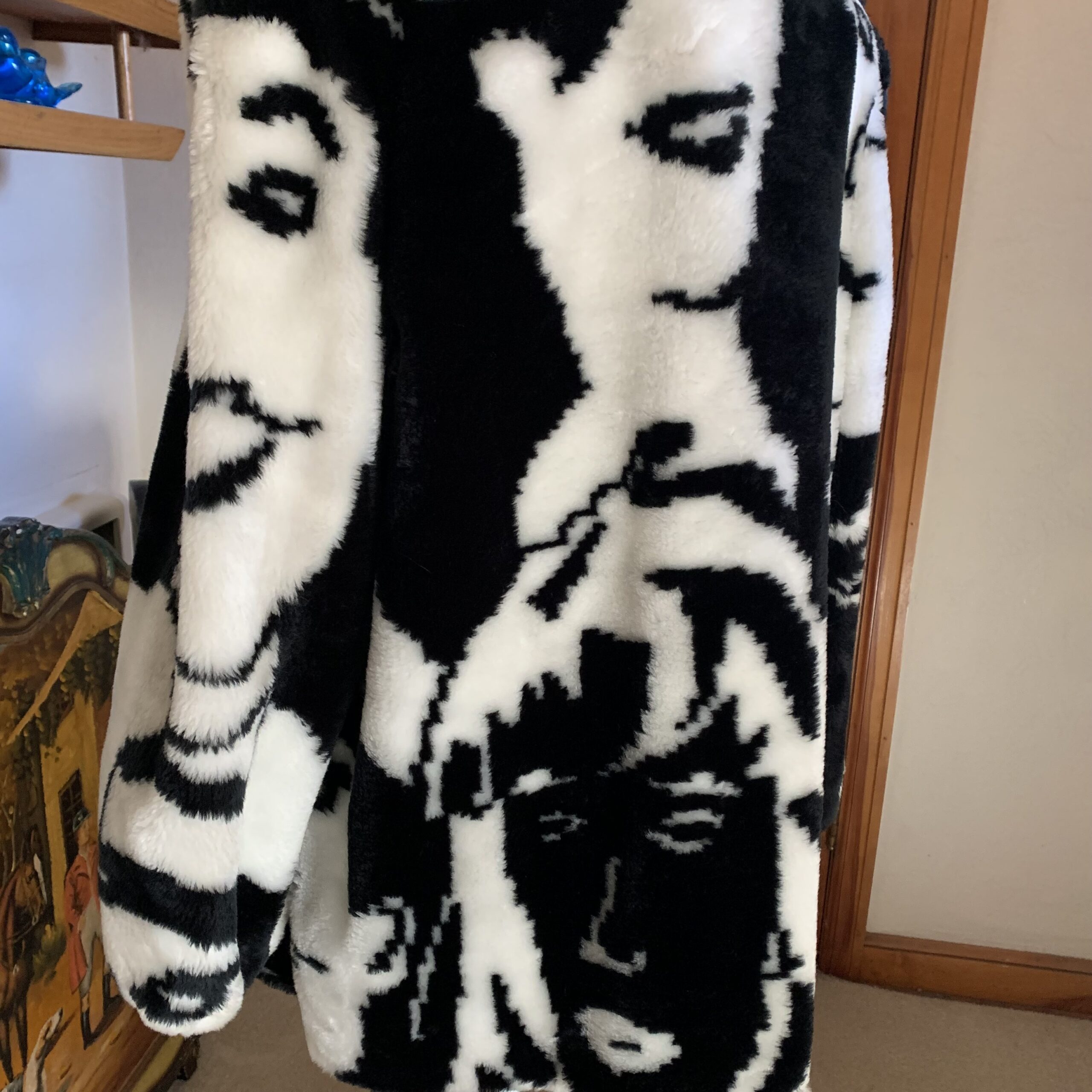1980s Avant Garde Pop Art Faux Fur Coat – Black And White Faces Motif - Image 6