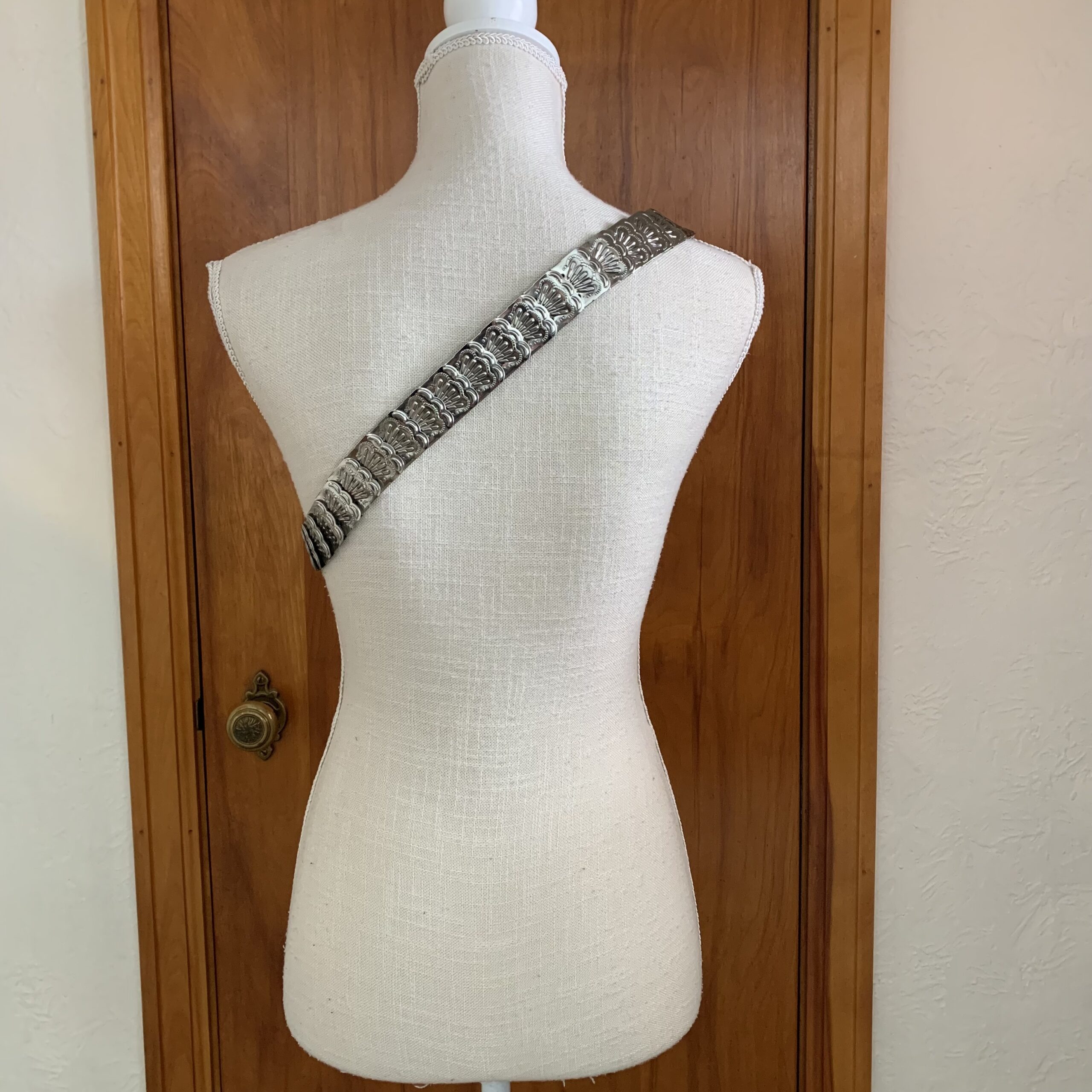 80s Sculpted Silver Medallion Link Belt - Image 3