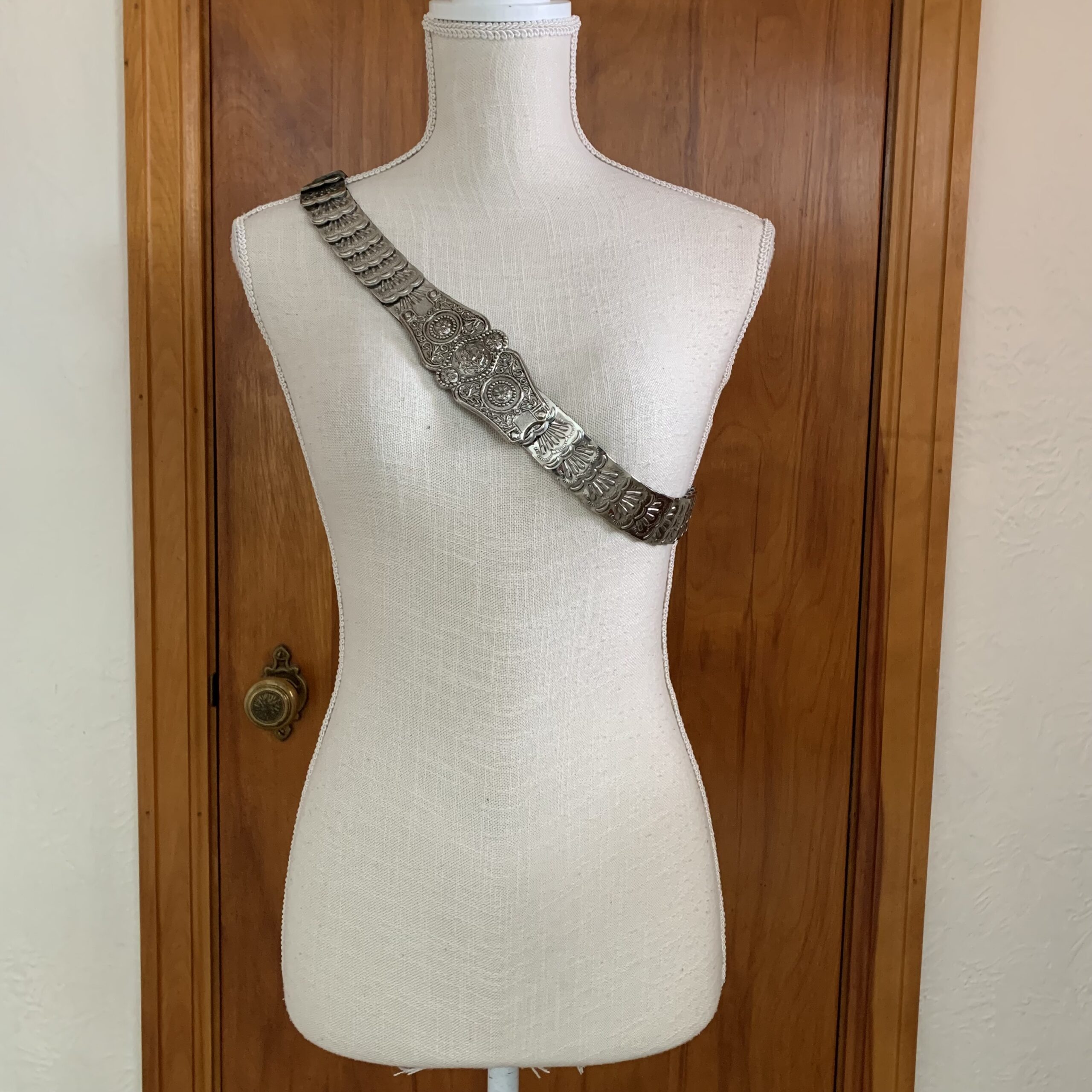 80s Sculpted Silver Medallion Link Belt - Image 2