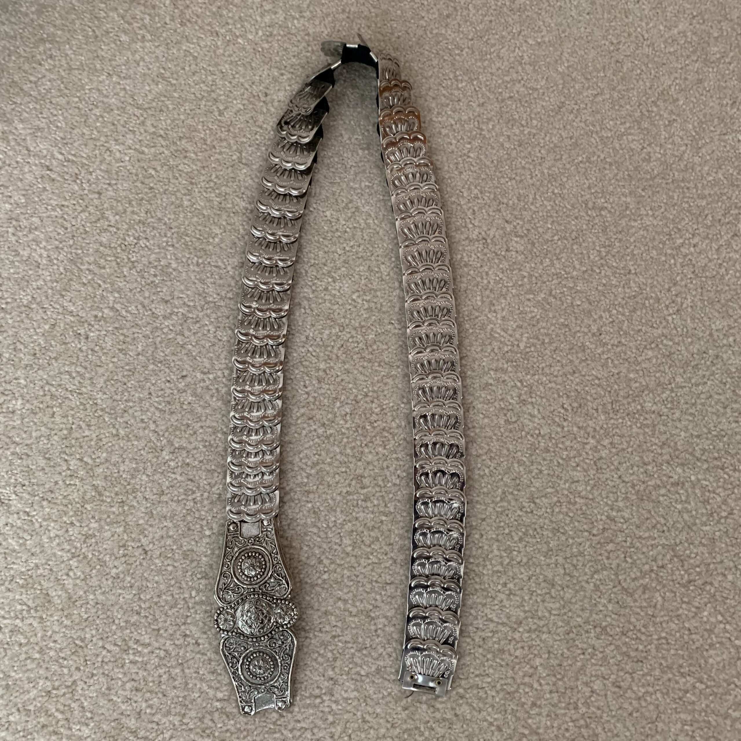 80s Sculpted Silver Medallion Link Belt - Image 4