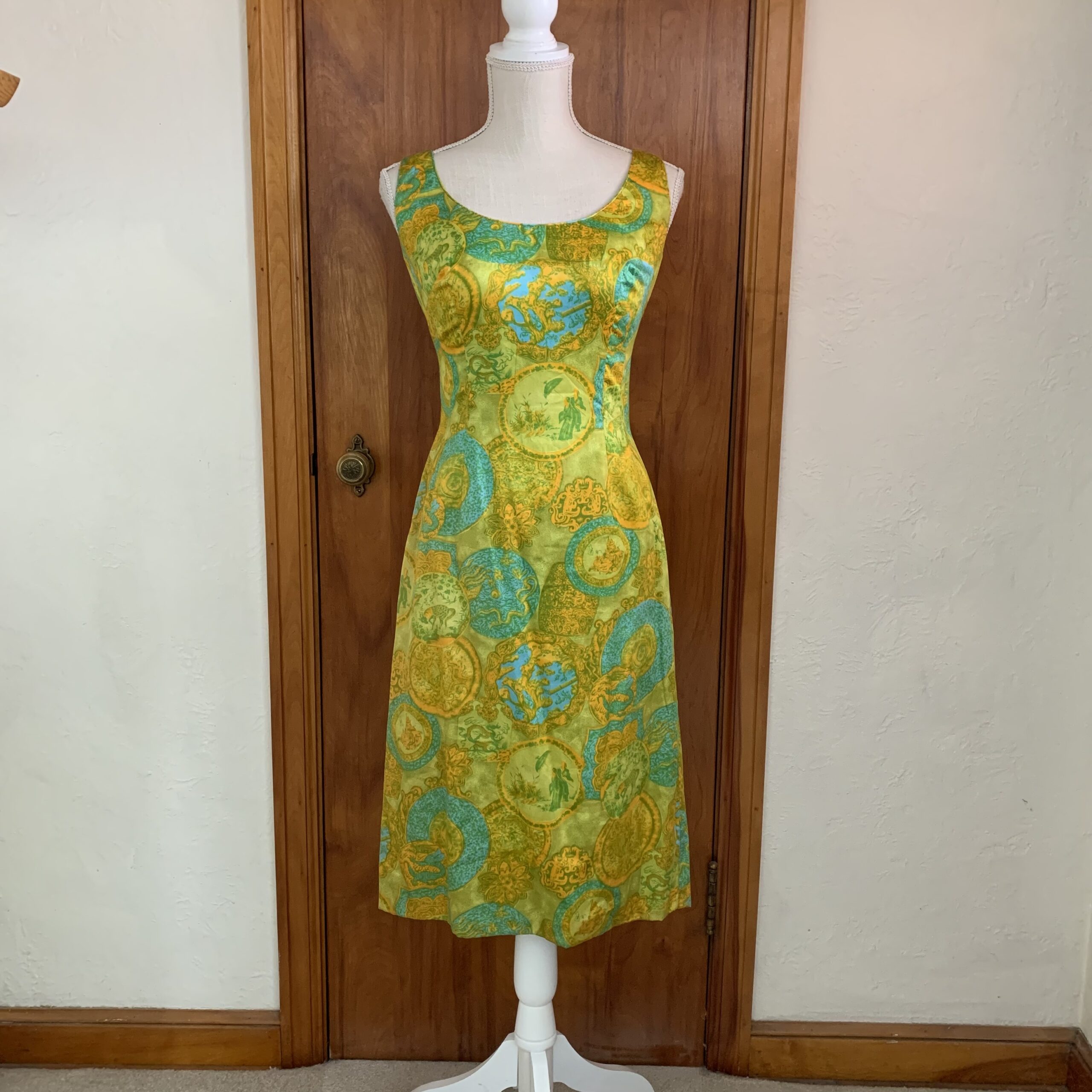 1960s Dynasty Hong Kong Chinoiserie Novelty Print Cotton Sateen Shift Dress