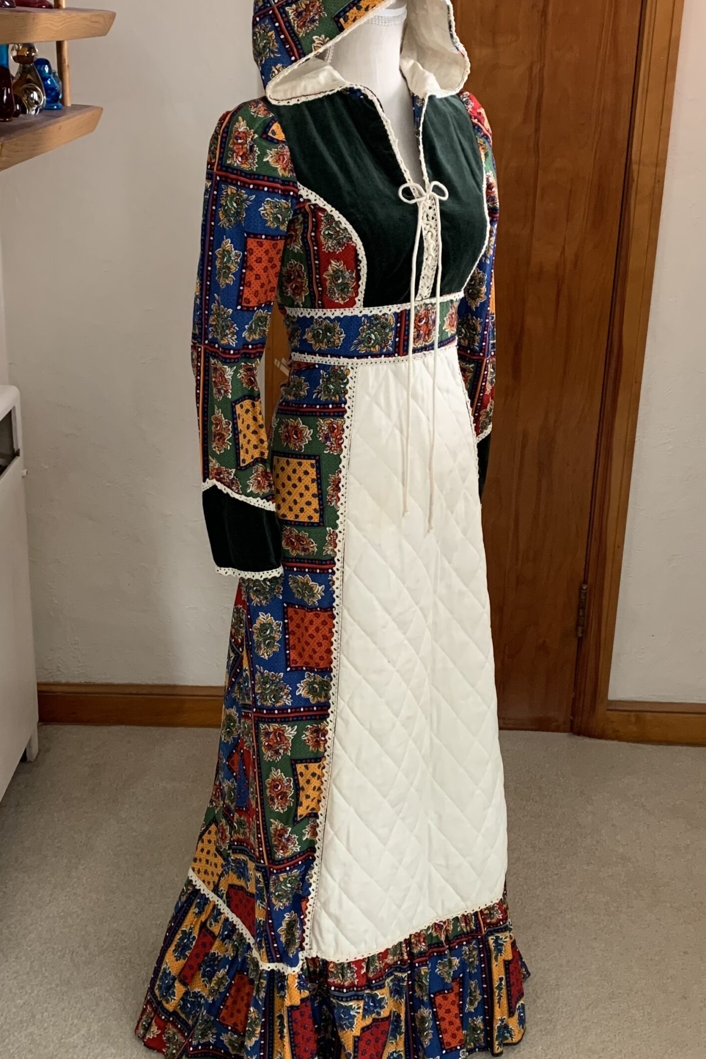 Rare 1970s Gold Label Gunne Sax Hooded Prairie Dress – Pioneer Folk Revival with Quilted Apron - Image 2