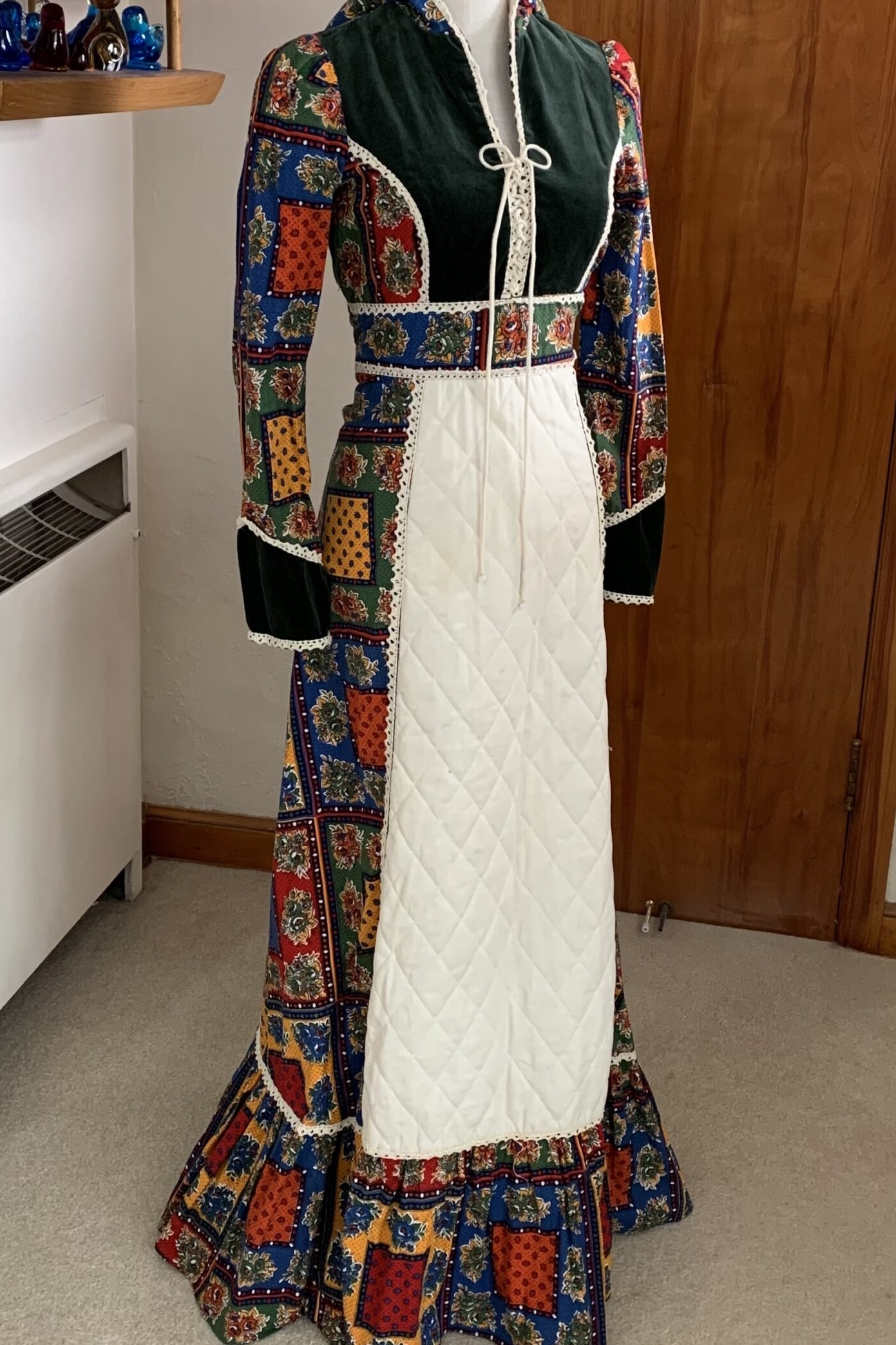 Rare 1970s Gold Label Gunne Sax Hooded Prairie Dress – Pioneer Folk Revival with Quilted Apron - Image 4
