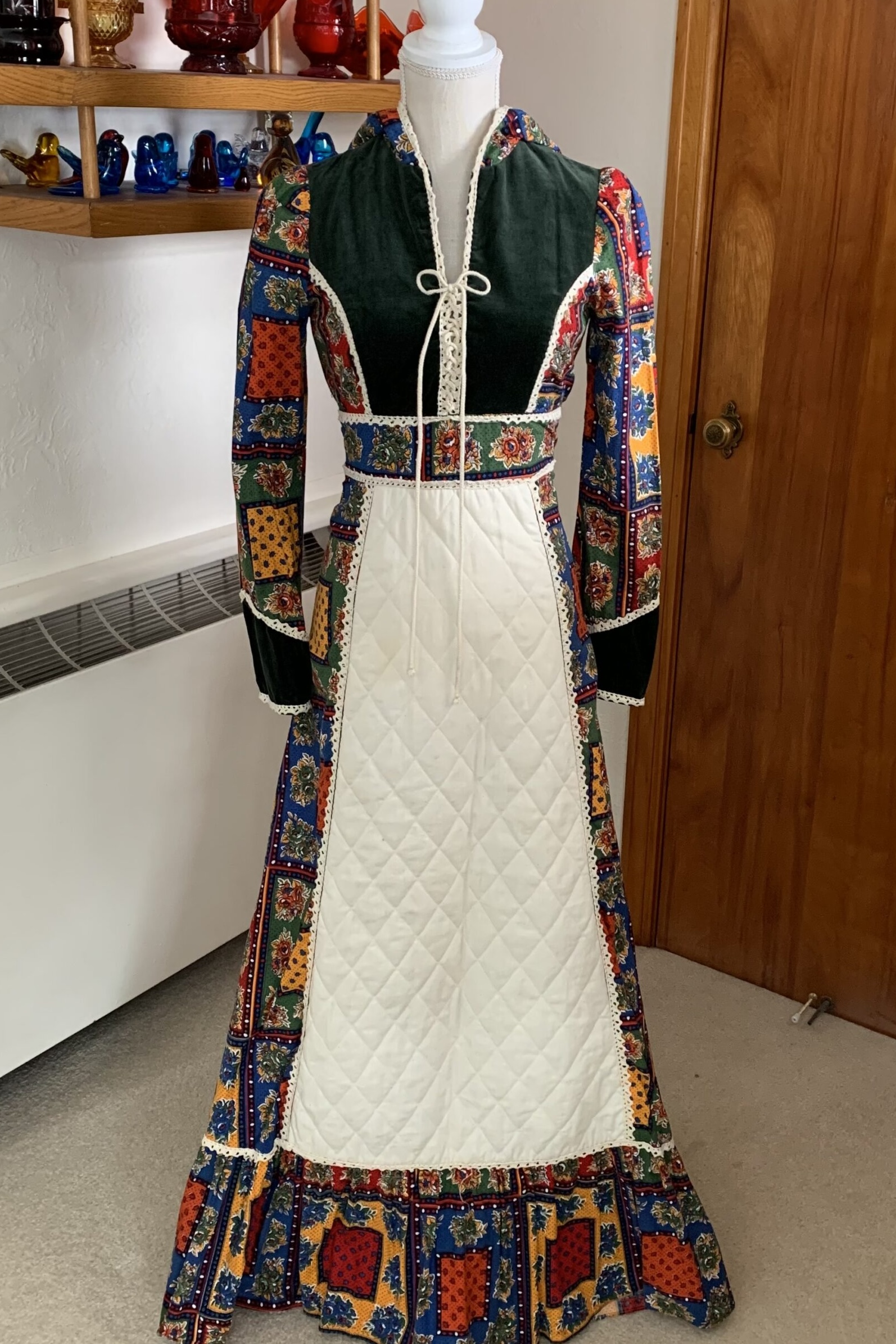 Rare 1970s Gold Label Gunne Sax Hooded Prairie Dress – Pioneer Folk Revival with Quilted Apron