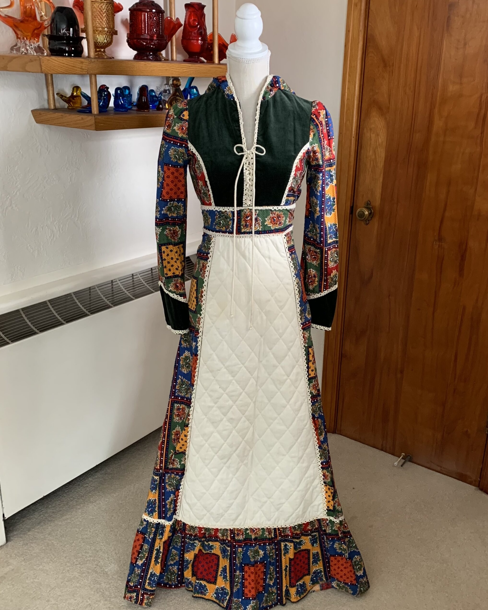 Rare 1970s Gold Label Gunne Sax Hooded Prairie Dress – Pioneer Folk Revival with Quilted Apron