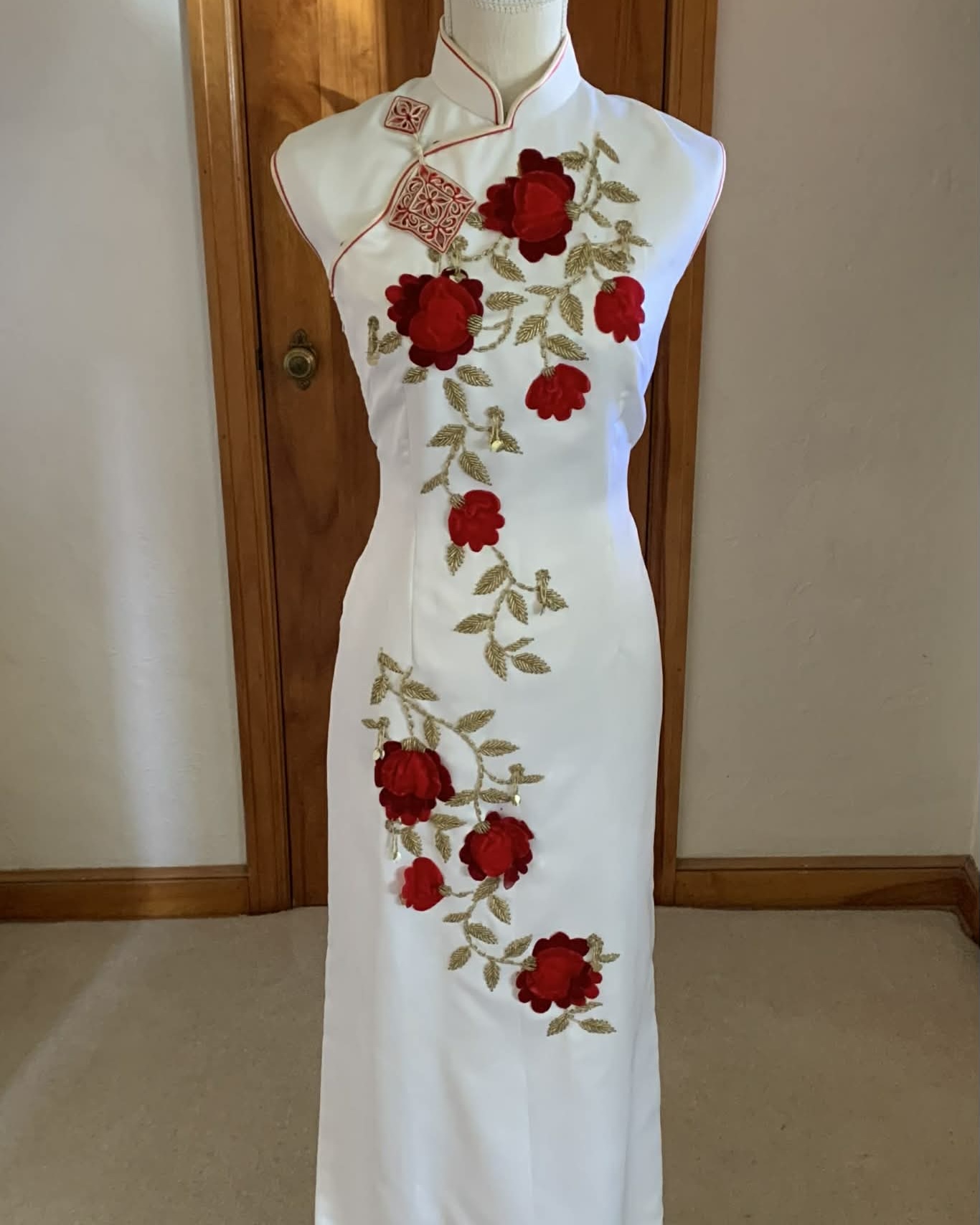 1940s Ivory Cheongsam with Red Floral Appliqué – Sculptural Embroidered Evening Gown