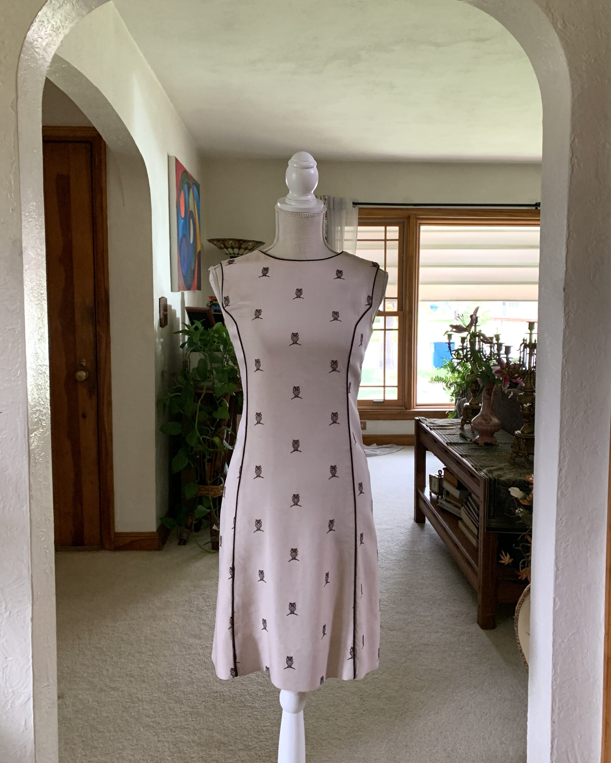 1960s Lord and  Taylor Linen Owl Print Dress with Contrast Piping