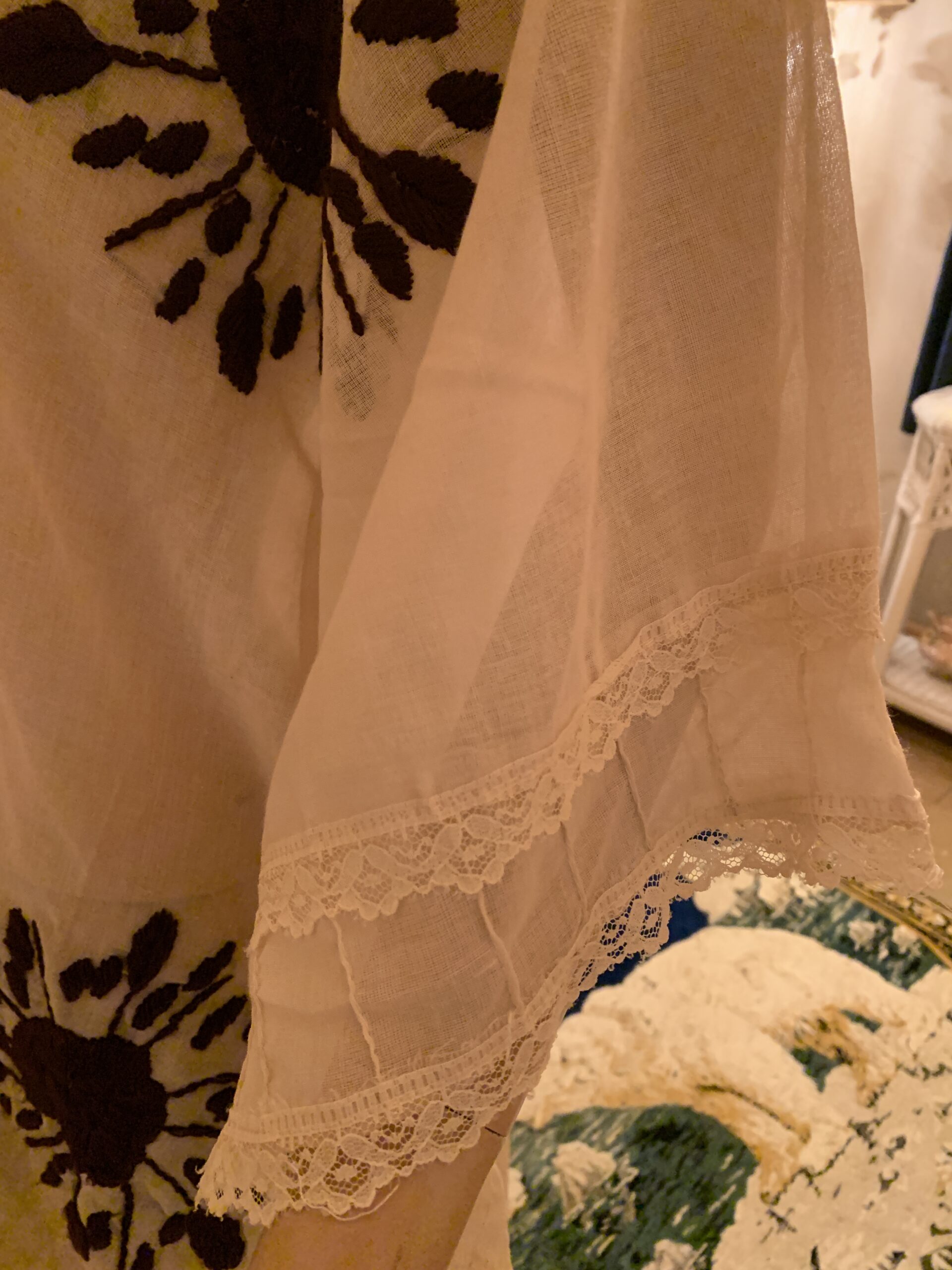 Close-up of the vintage ivory cotton caftan sleeve featuring delicate lace trim and lightweight woven cotton fabric.