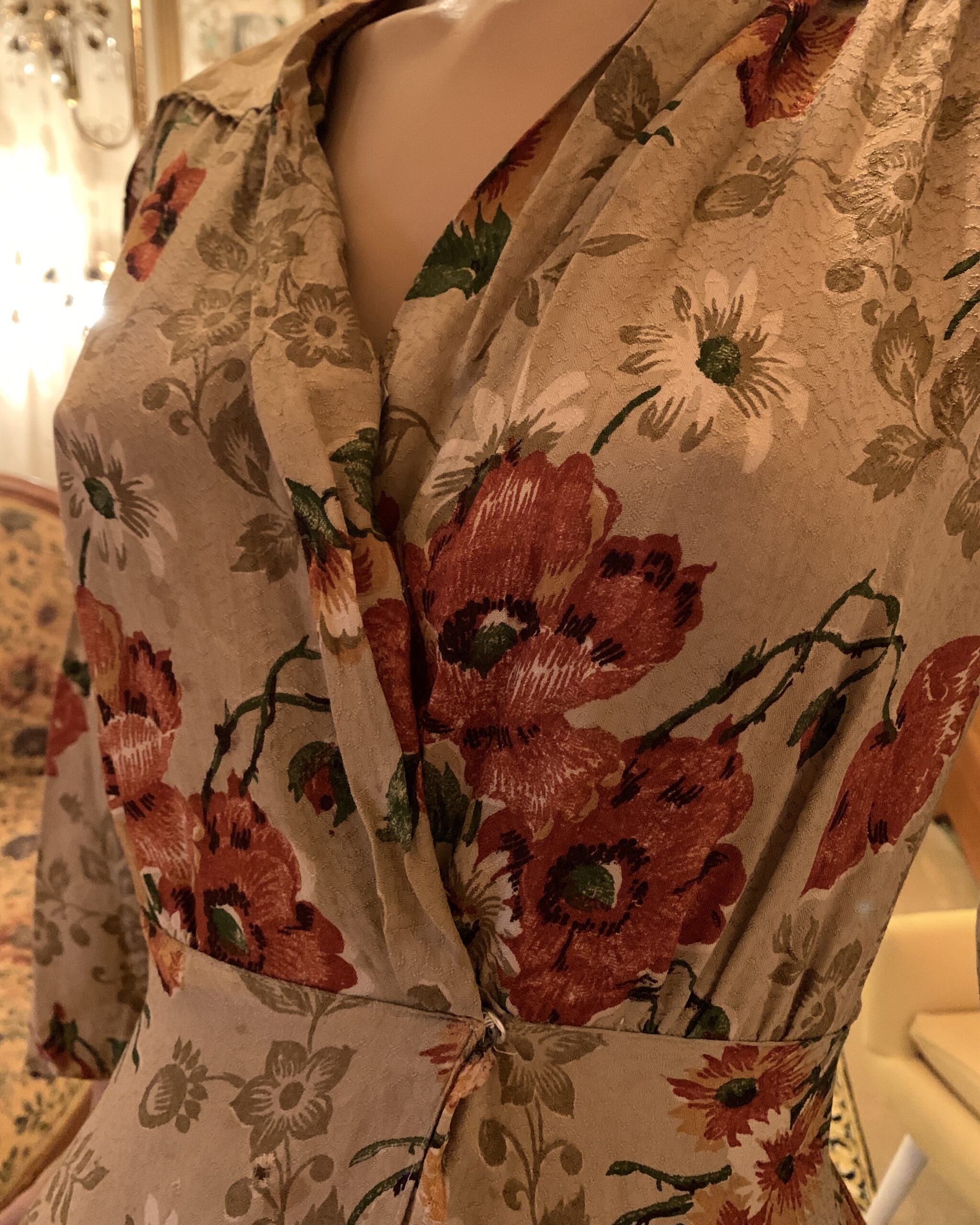 1940s Autumn Garden Floral Rayon Wrap Dress | Soft Neutral Botanical Print - Image 3